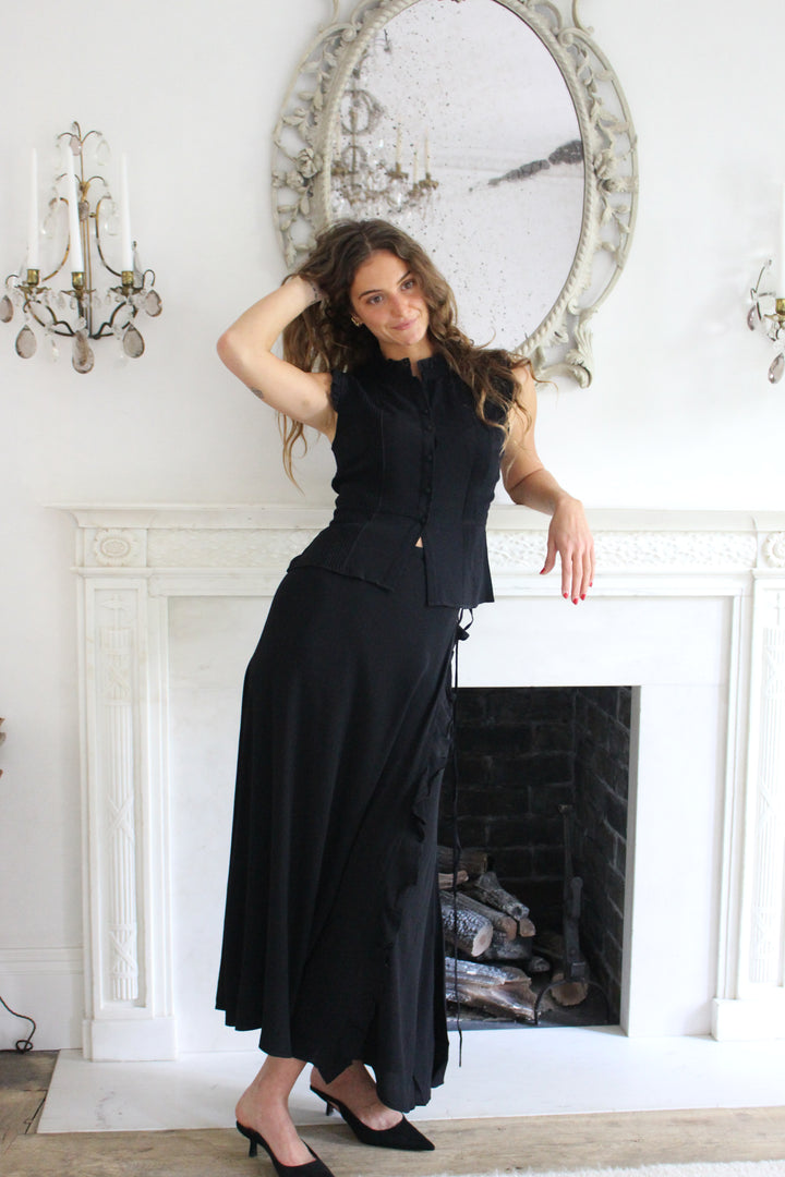 India Grace London Isolde Top, black sleeveless viscose blouse with pintucks and lace collar